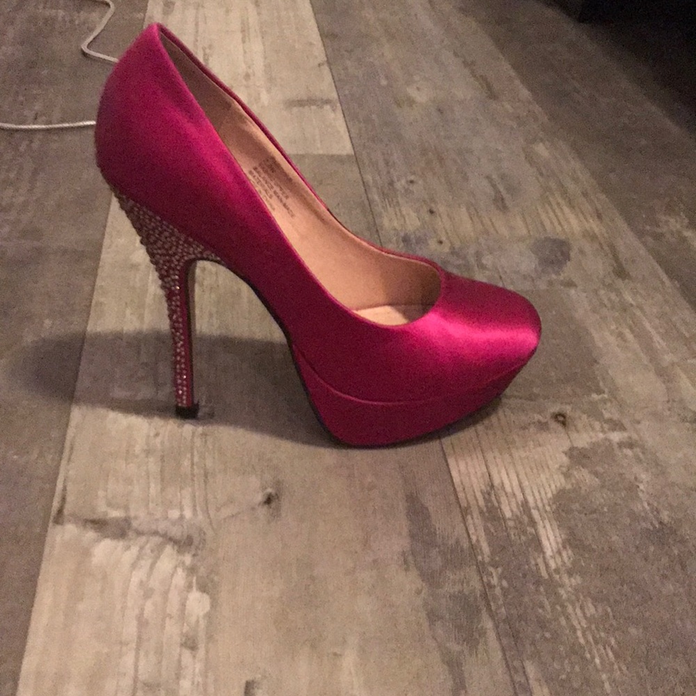 Heels - Picture 1 of 3